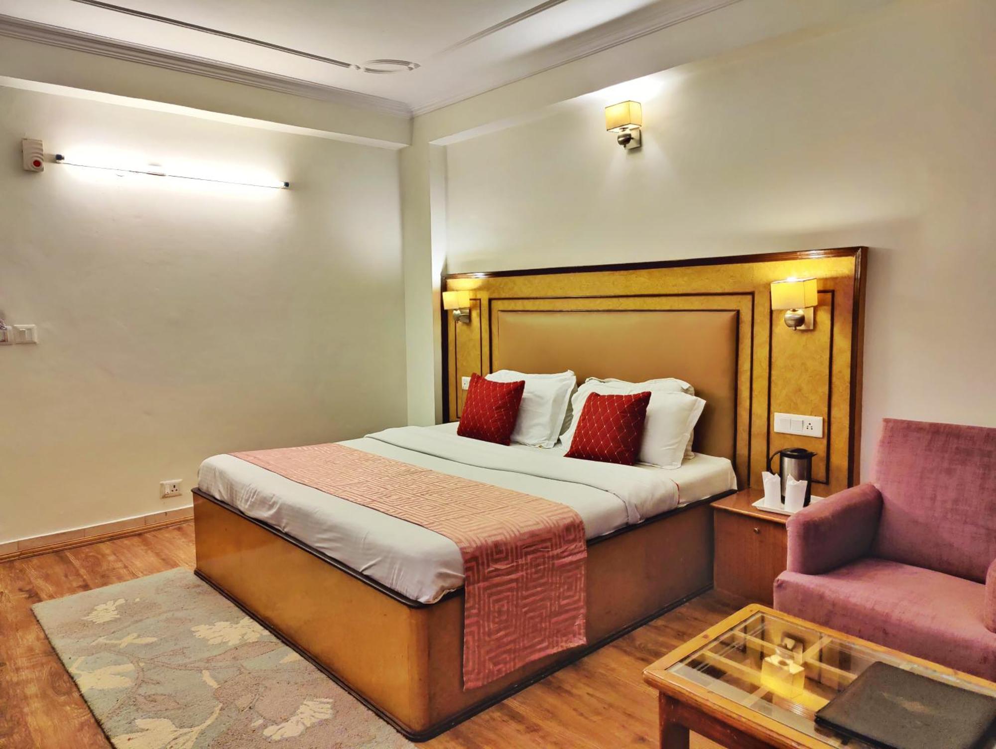 Surya International Hotel Manali Near Mall Road Exterior photo