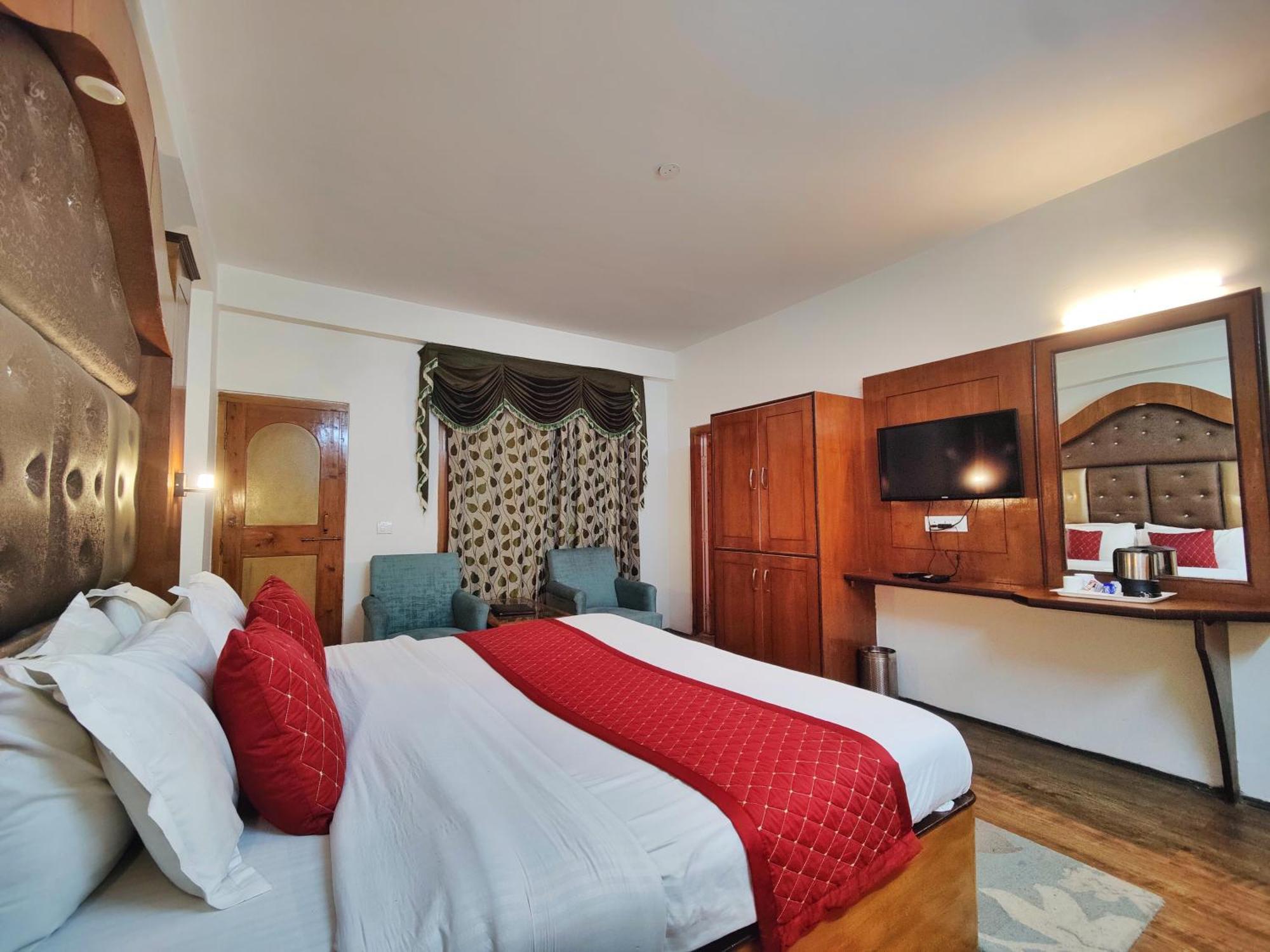 Surya International Hotel Manali Near Mall Road Exterior photo