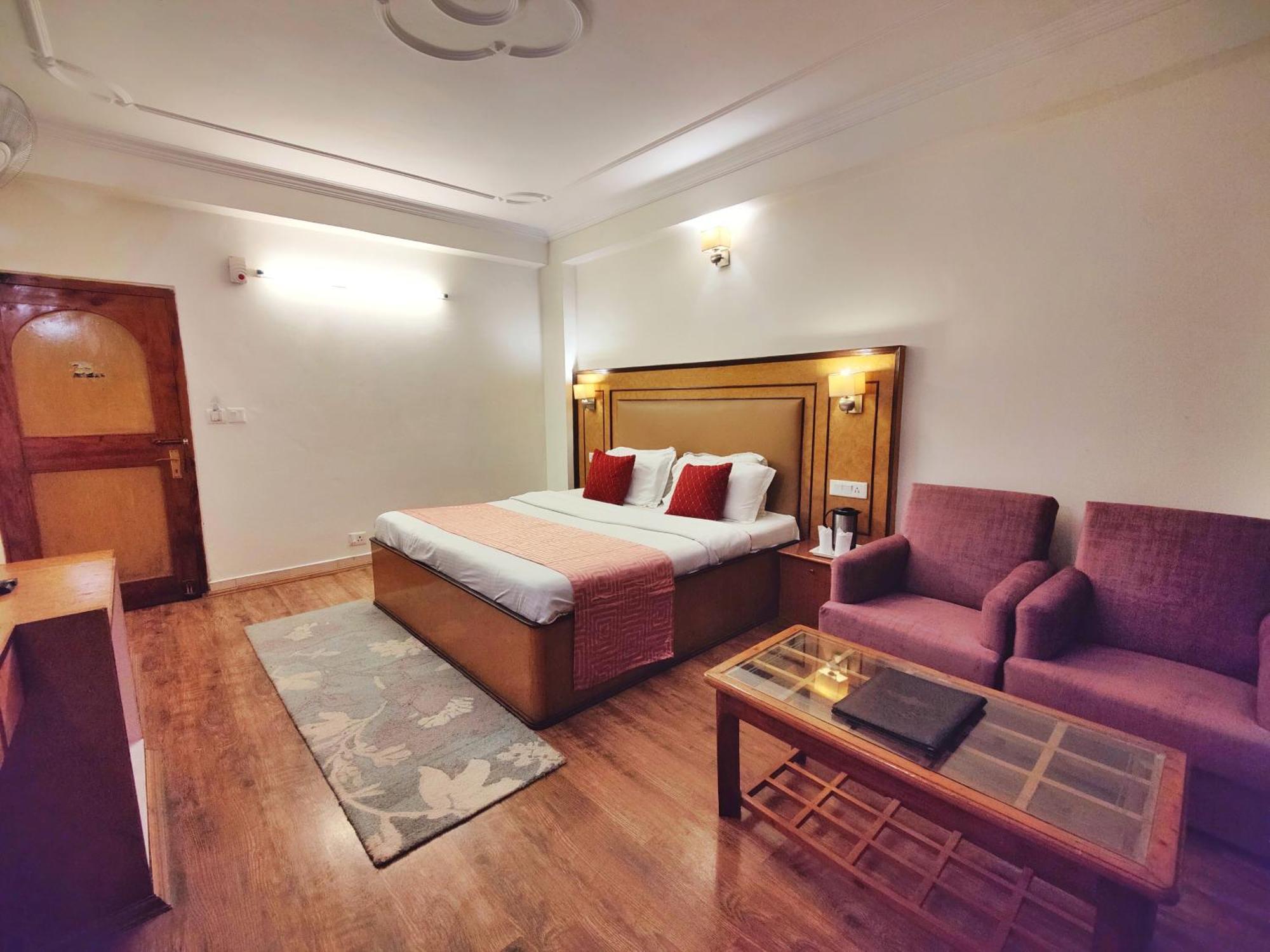 Surya International Hotel Manali Near Mall Road Exterior photo