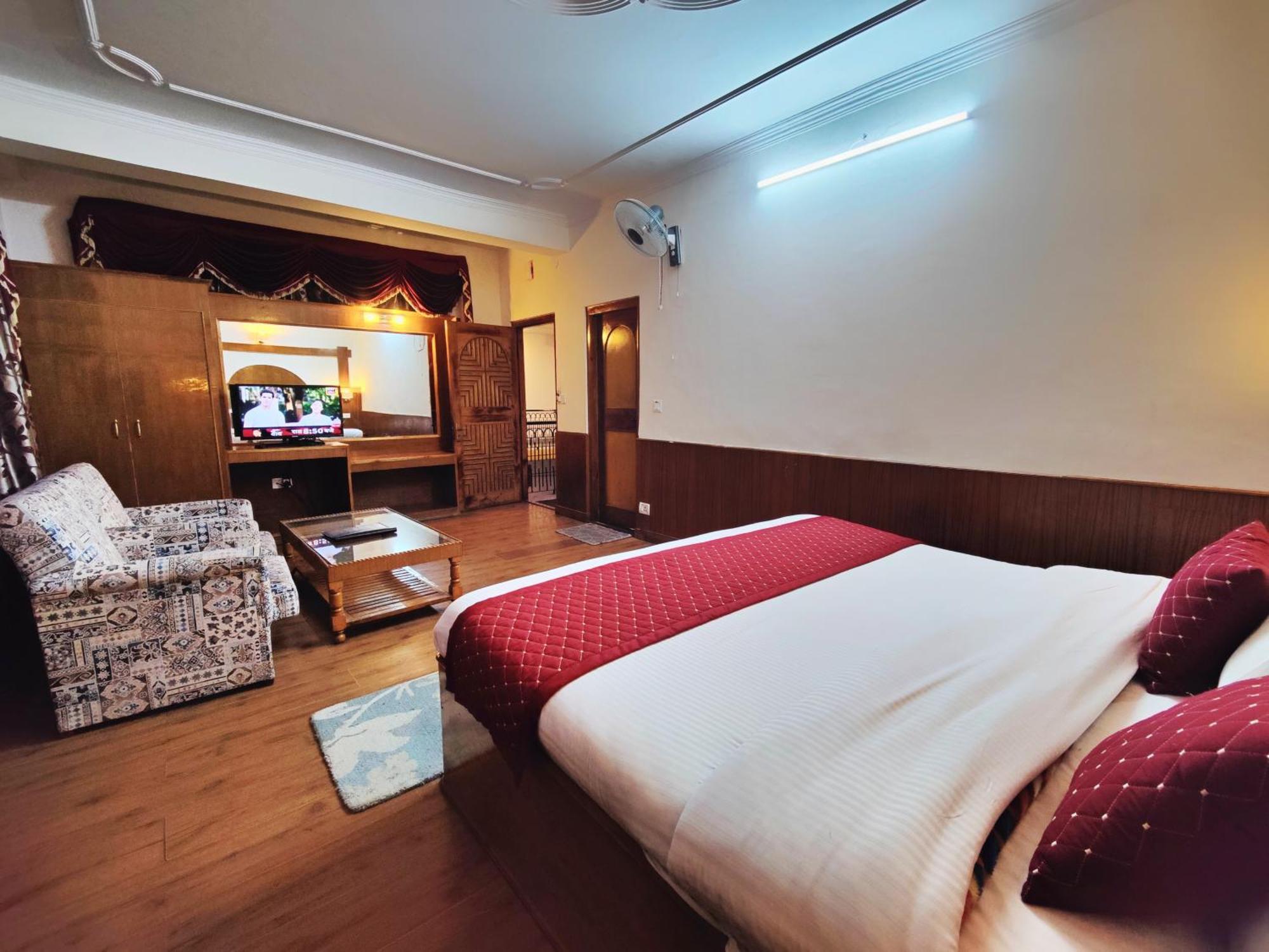 Surya International Hotel Manali Near Mall Road Exterior photo