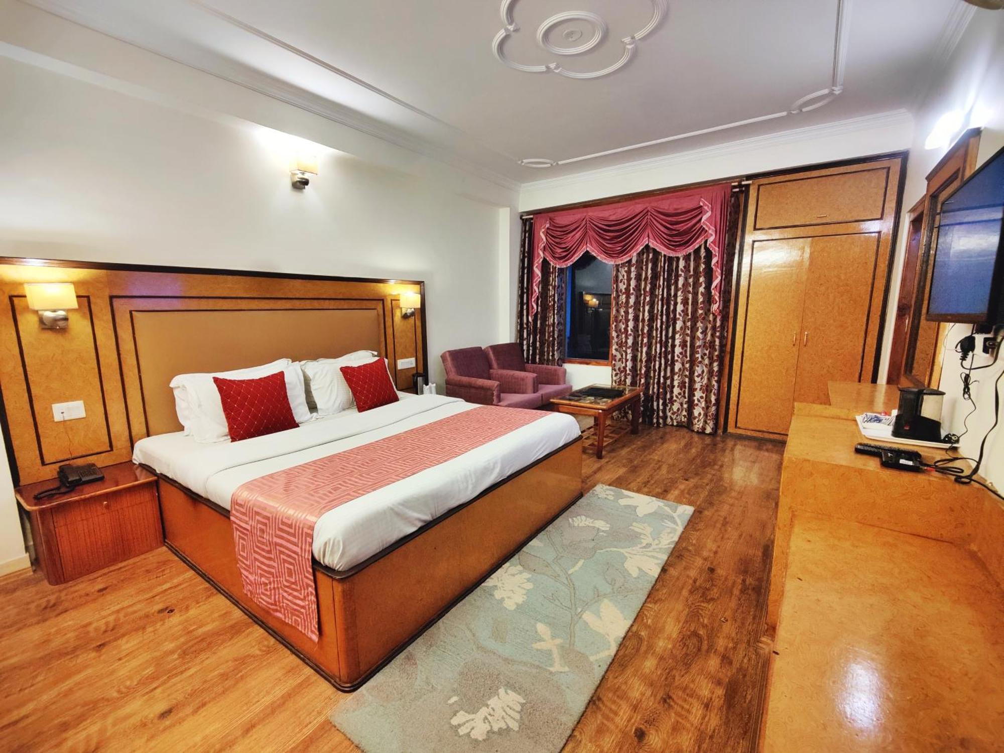 Surya International Hotel Manali Near Mall Road Exterior photo