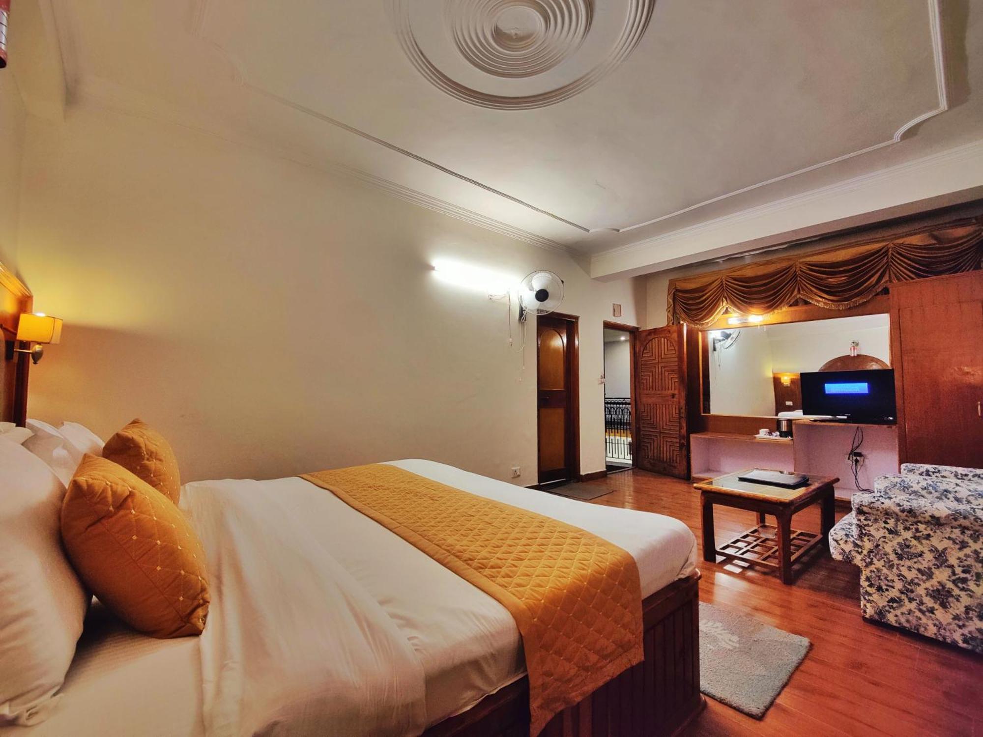 Surya International Hotel Manali Near Mall Road Exterior photo