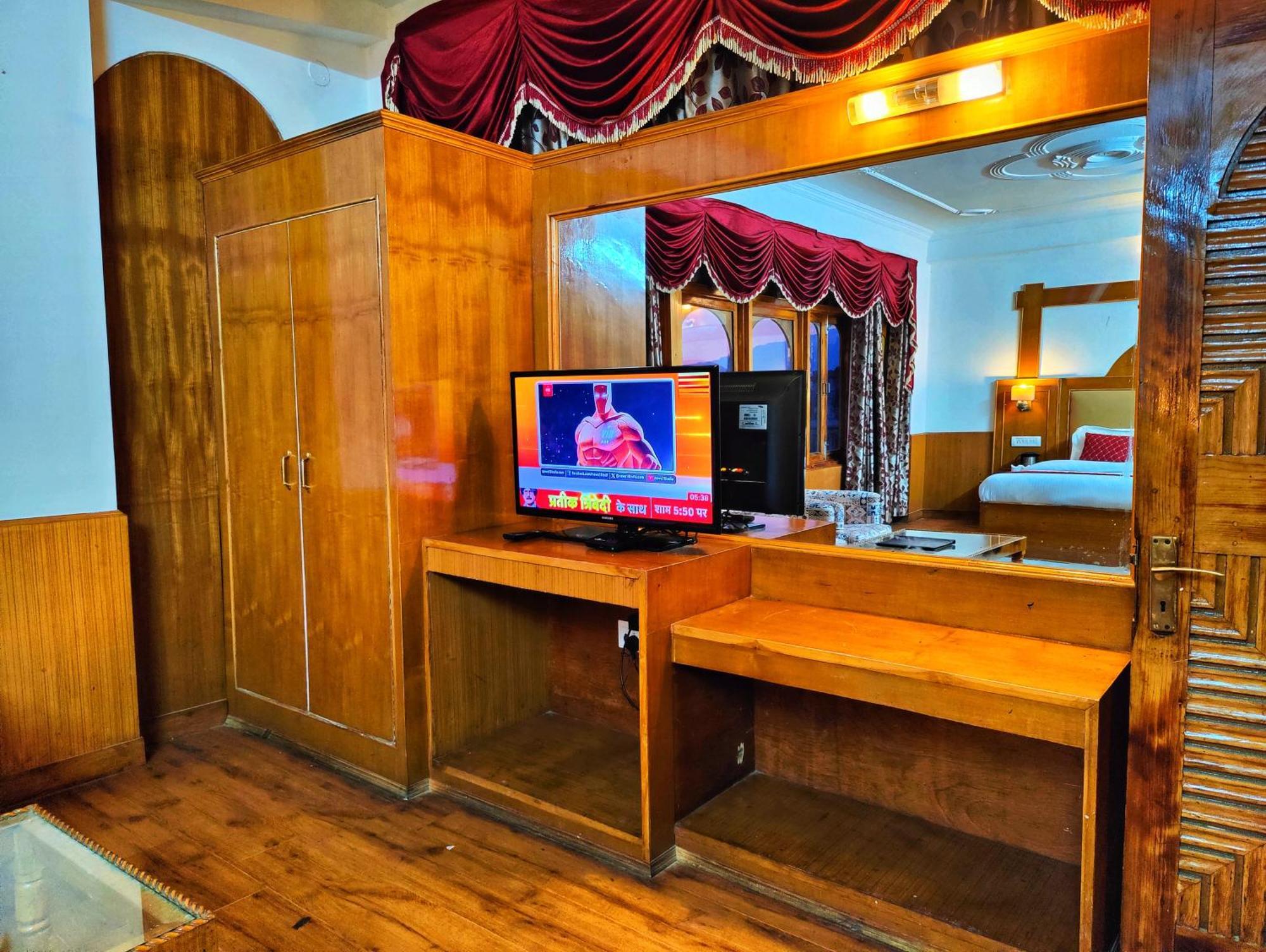 Surya International Hotel Manali Near Mall Road Exterior photo