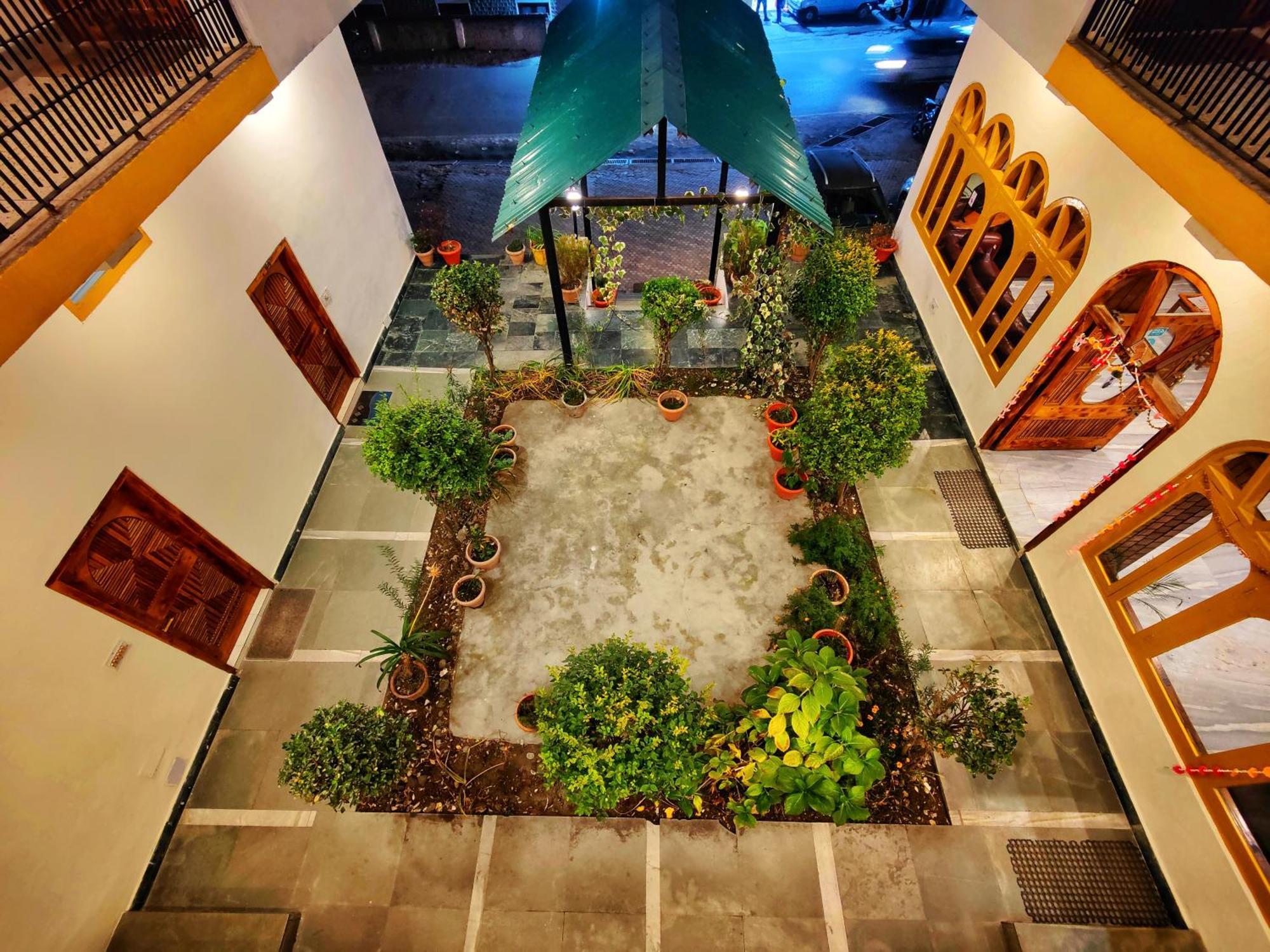 Surya International Hotel Manali Near Mall Road Exterior photo