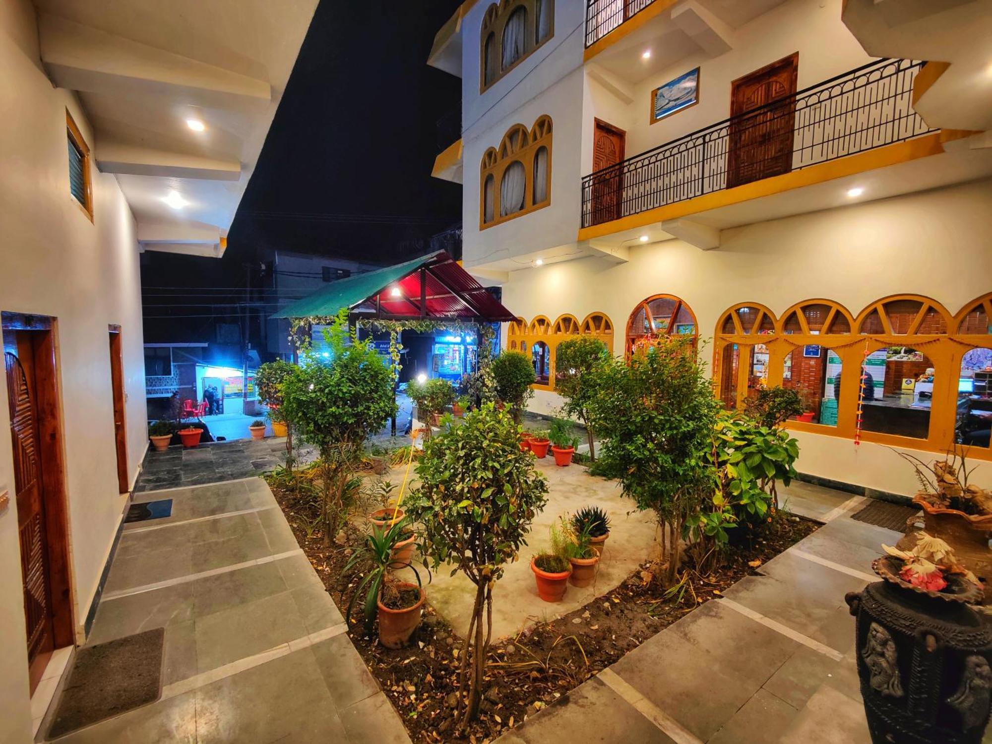 Surya International Hotel Manali Near Mall Road Exterior photo
